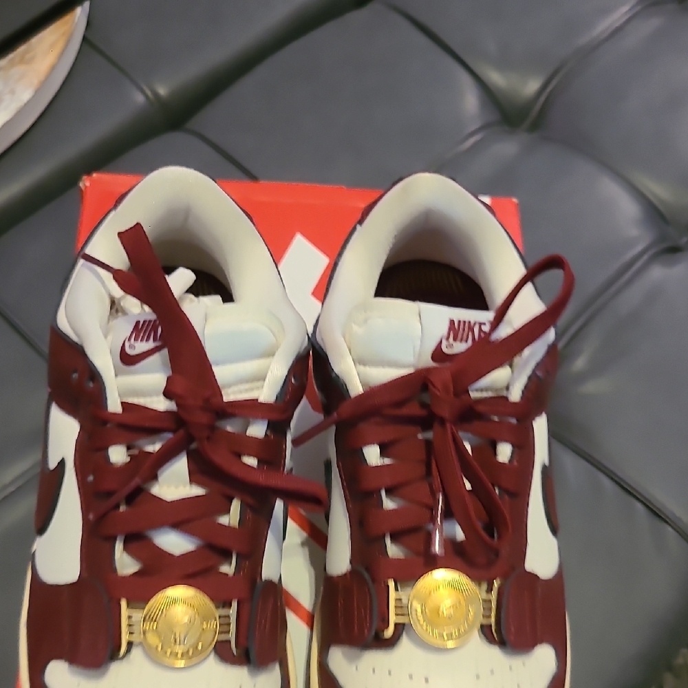 Nike Dunk Low SE Sisterhood Team Red - Picture 8 of 10